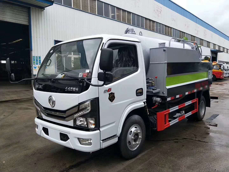 東風(fēng)多利卡D6清洗吸污車(chē)