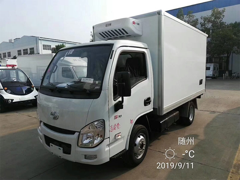 國(guó)六躍進(jìn)小福星肉鉤冷藏車(chē)