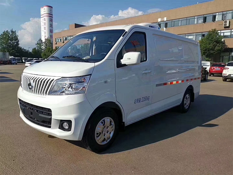 國(guó)六長(zhǎng)安睿行M8冷藏車(chē)