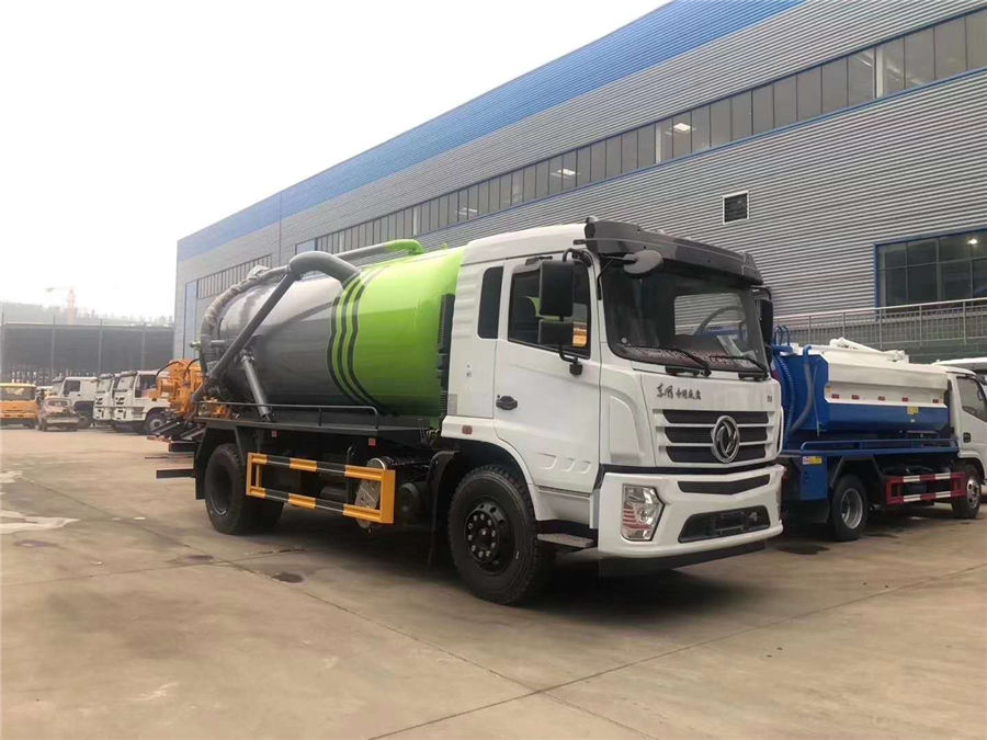 國(guó)六東風(fēng)專底D3吸污車