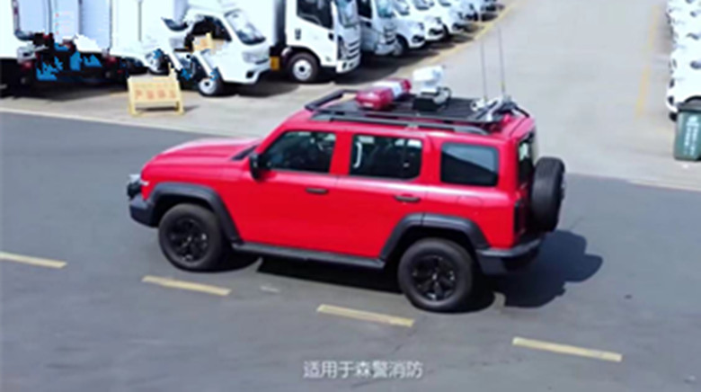 300通信指揮消防車情系國防，助力應(yīng)急!
