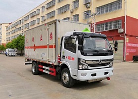 程力威牌CLW5120XQYE6型爆破器材運(yùn)輸車