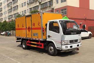 程力威牌CLW5070XQYE6型爆破器材運(yùn)輸車
