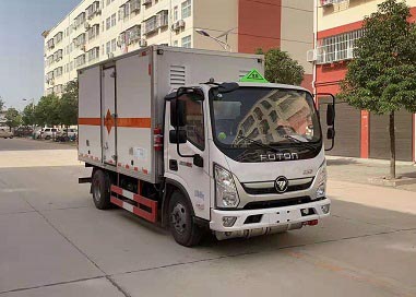程力威牌CLW5040XQYB6型爆破器材運(yùn)輸車